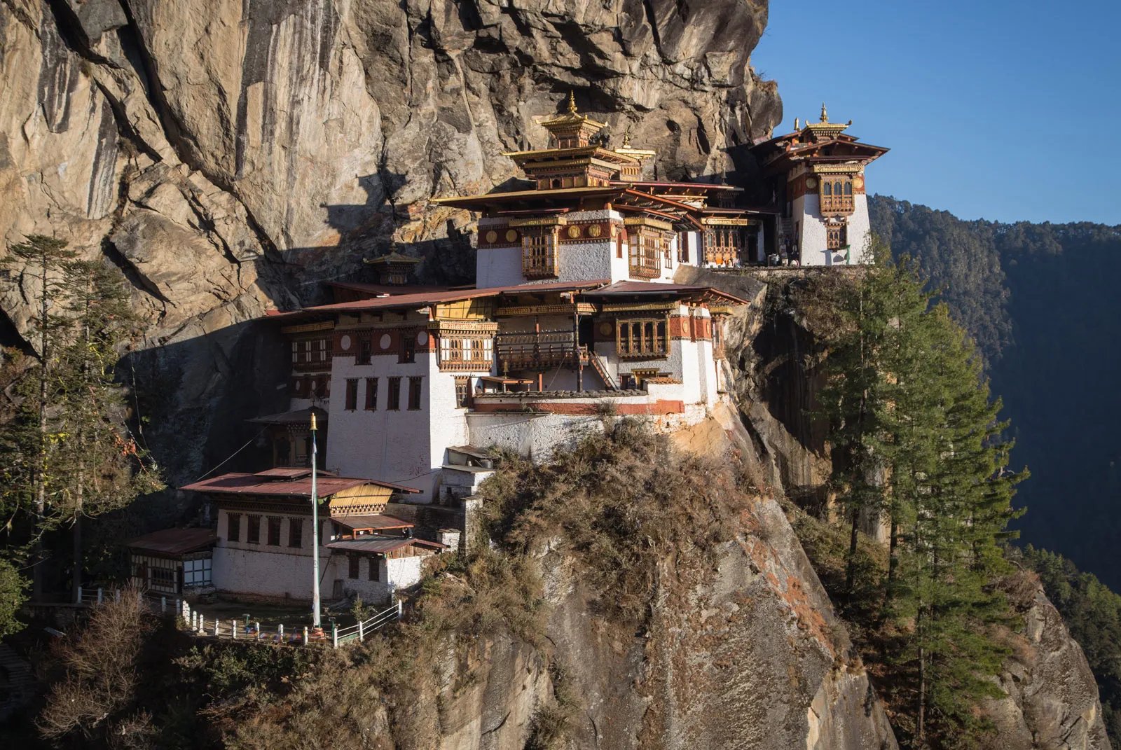 du lịch Bhutan, tour du lịch Bhutan, kinh nghiệm du lịch Bhutan, du lịch Bhutan tự túc, du lịch Bhutan trọn gói, du lịch Bhutan 2025, hành trình Bhutan, vương quốc hạnh phúc Bhutan, khám phá Bhutan,